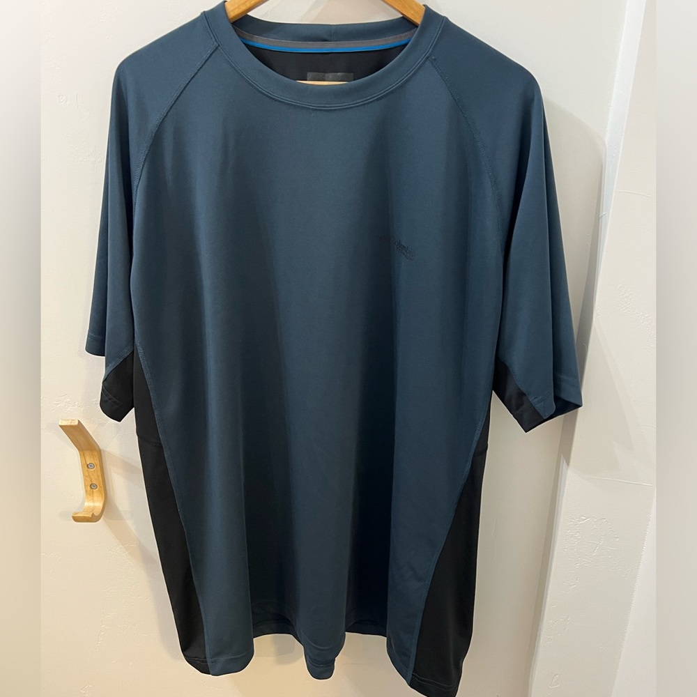 Men’s Columbia Navy Blue Short Sleeve Athletic Shirt